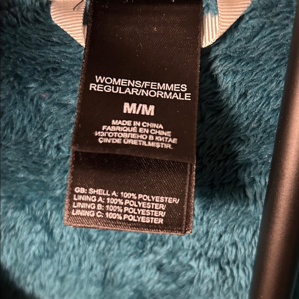 The North Face Women's Turquoise Teddy Jacket - Picture 4 of 10